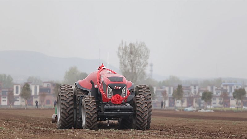 Traktor Tanpa Pengemudi Tercanggih YTO